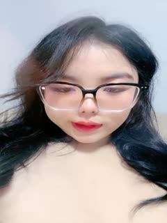 丰满肥臀大乳的熟妇二区-【我还是个处】肉欲系美女，大奶肥臀，性感红衣露出奶子，超肥美臀翘起。