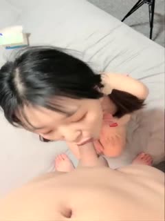 一级黄色搞逼视频有限公司-【萌妹子】扎着两个辫子童颜巨乳萌妹子啪啪秀 深喉口交跳蛋道具自慰侧入抽插 很是诱惑喜欢不要错过。